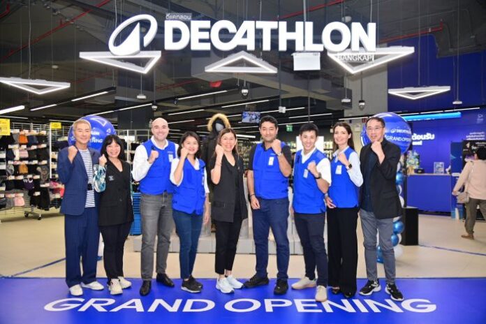 คณะผู้บริหารดีแคทลอนและเดอะมอลล์ กรุ๊ป ถ่