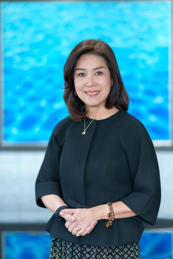 คุณนุสรา บัญญัติปิยพจน์ นายกสมาคมประกันชีวิตไทย (แนวตั้ง)